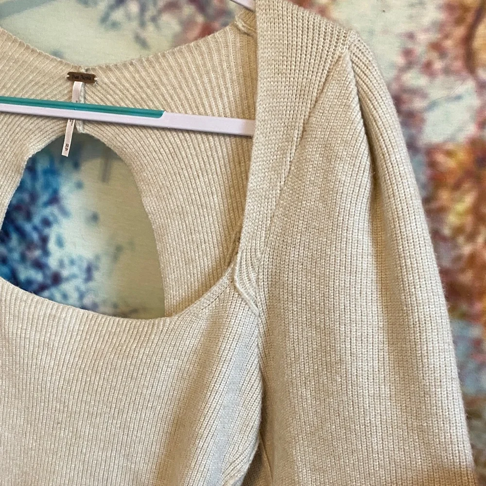 NWOT Free People Cream/oatmeal puff sleeve open back Knit Blouse sweater - Picture 4 of 10
